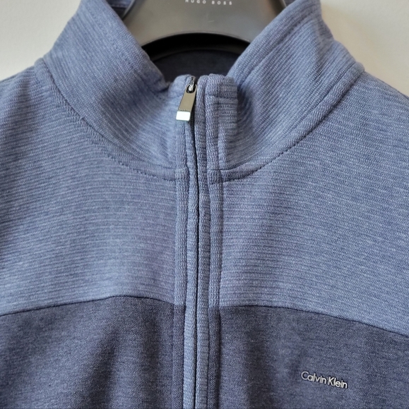 Calvin Klein medium pullover - Picture 2 of 2